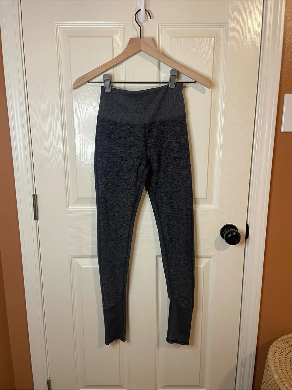 Alo Yoga Alosoft Lounge Legging in Dark Heather Grey Size Small